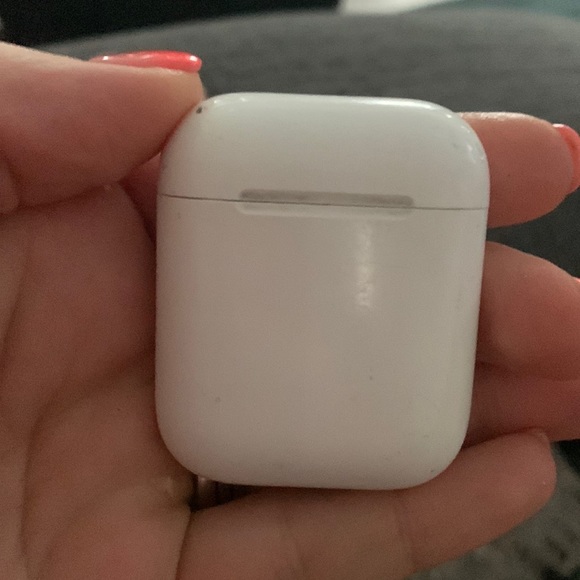 AirPods - Picture 1 of 2